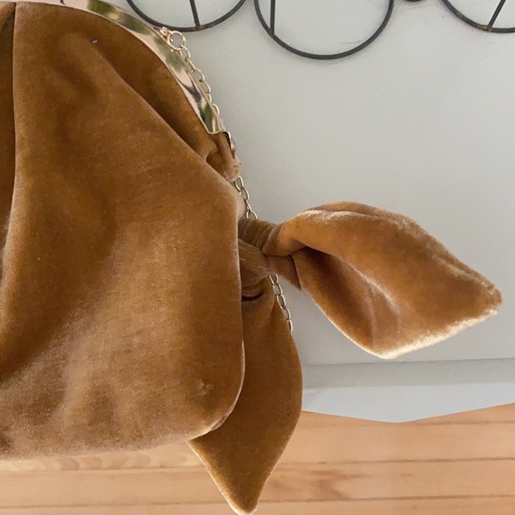 Golden velvet clutch - Picture 2 of 4